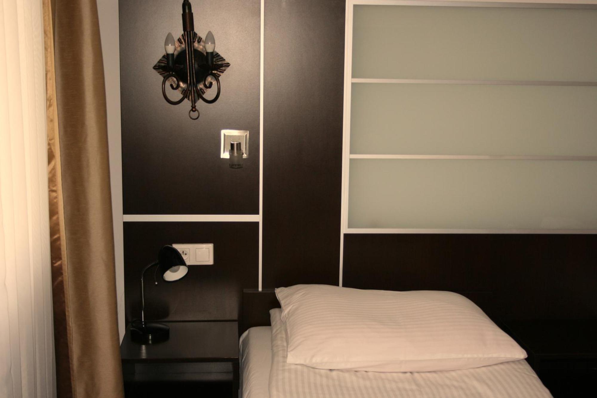 קרקוב Hotel Junior 2 מראה חיצוני תמונה