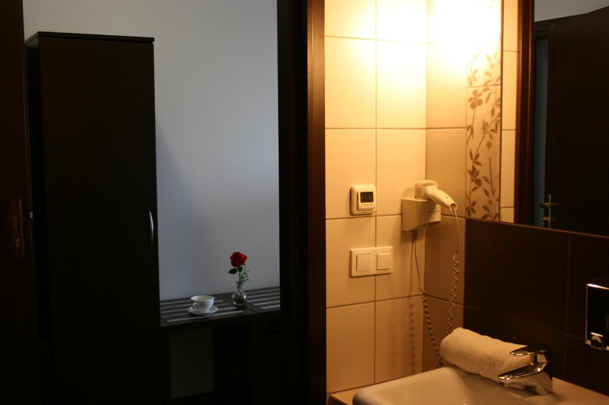 קרקוב Hotel Junior 2 מראה חיצוני תמונה
